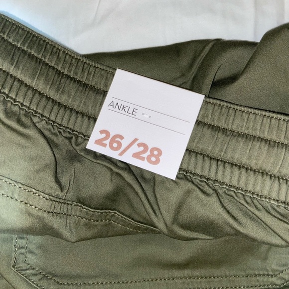 🆕 Lane Bryant Ankle Cargo Pants - Picture 8 of 13